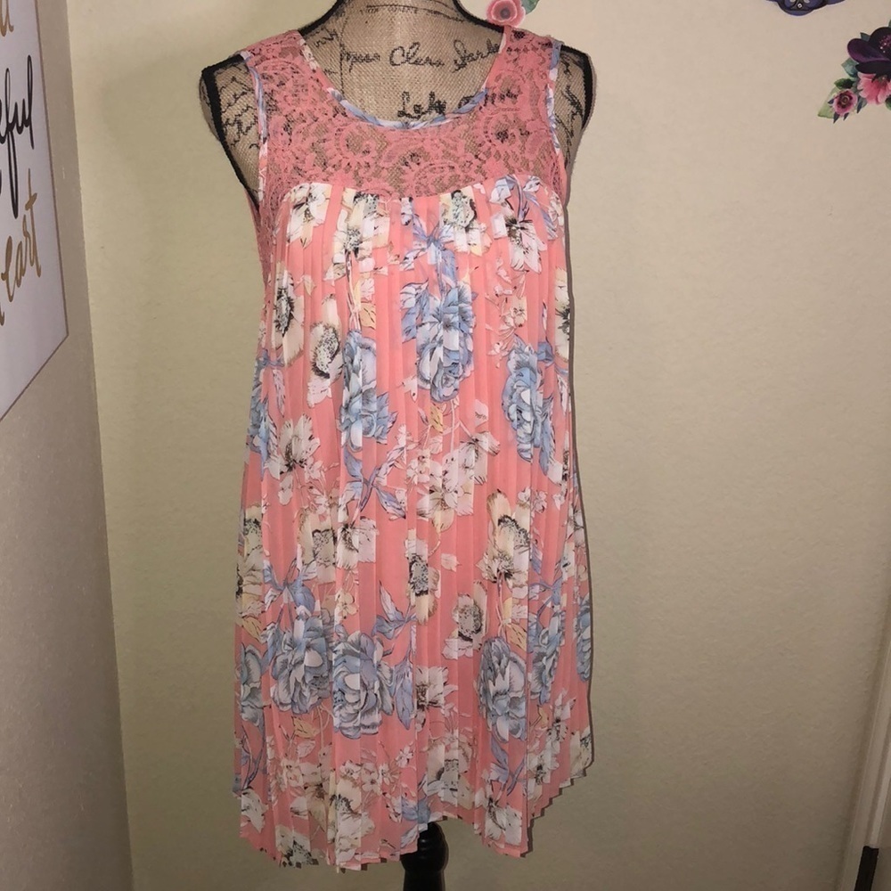 She & Sky Sleeveless Floral Pleated Style with Lace Coral Lavender Dress…